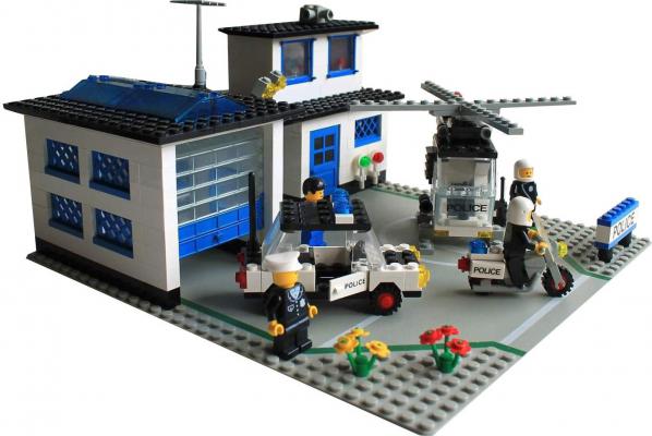 LEGO Town Police Station - 6384